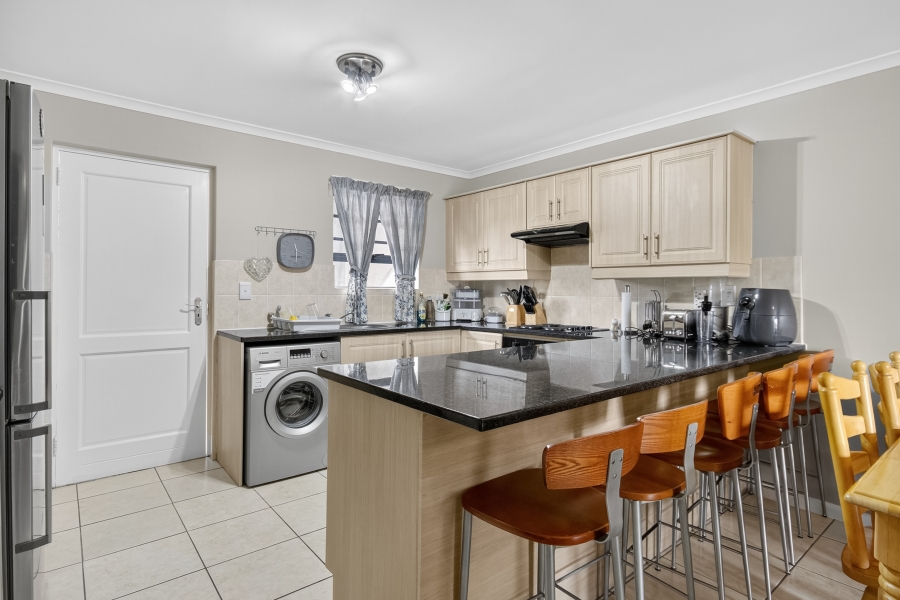 To Let 2 Bedroom Property for Rent in Heritage Park Western Cape